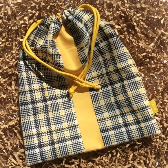 ipsy Autumnal Clueless Plaid Glam Bag Plus September 2021 - Picture 1 of 10